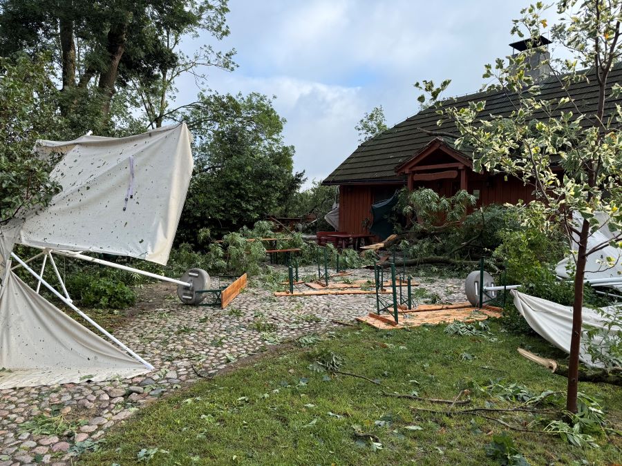 Nawałnica zniszczyła park i uszkodziła zabytkowy dwór w Opinogórze. Muzeum zamknięte do odwołania
